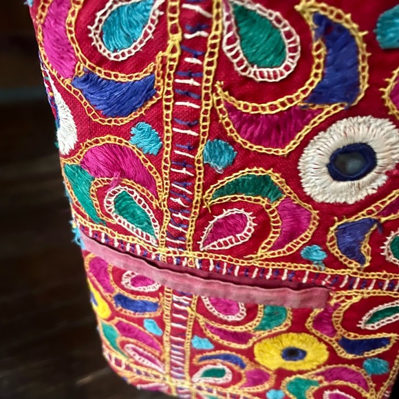 Vintage late ‘80s mirror embroidery vest from Rajasthan, India - one of a kind! - Picture 4 of 4